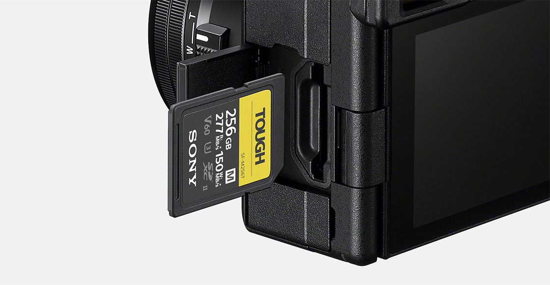 Imagen de una ranura para tarjetas con una tarjeta de memoria SD