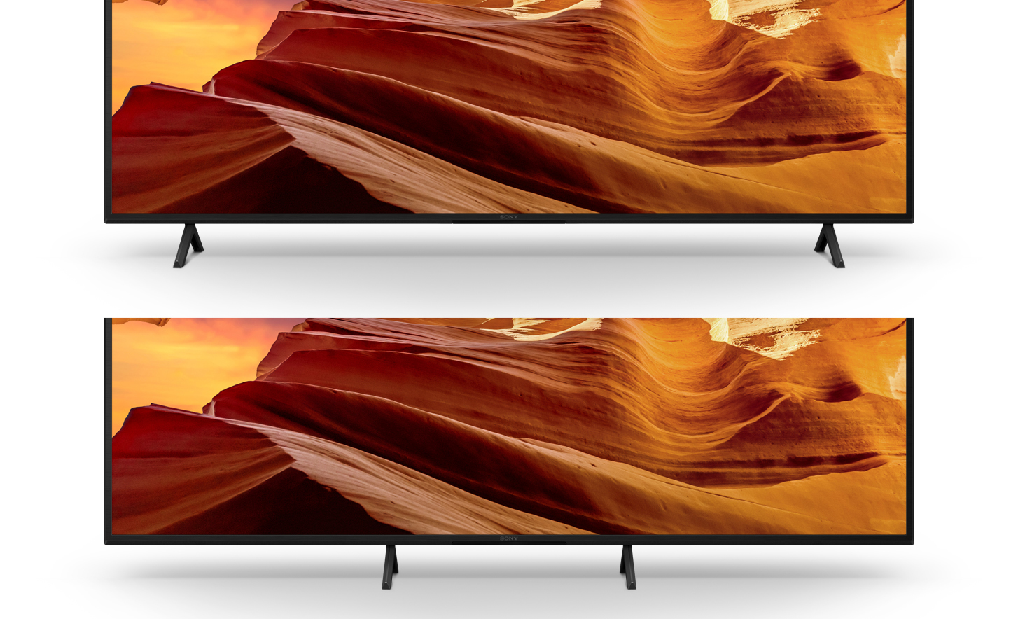 Dos imágenes de televisores, el de arriba con soporte ancho y el de abajo con soporte estrecho, bajo unas imágenes de un paisaje rocoso